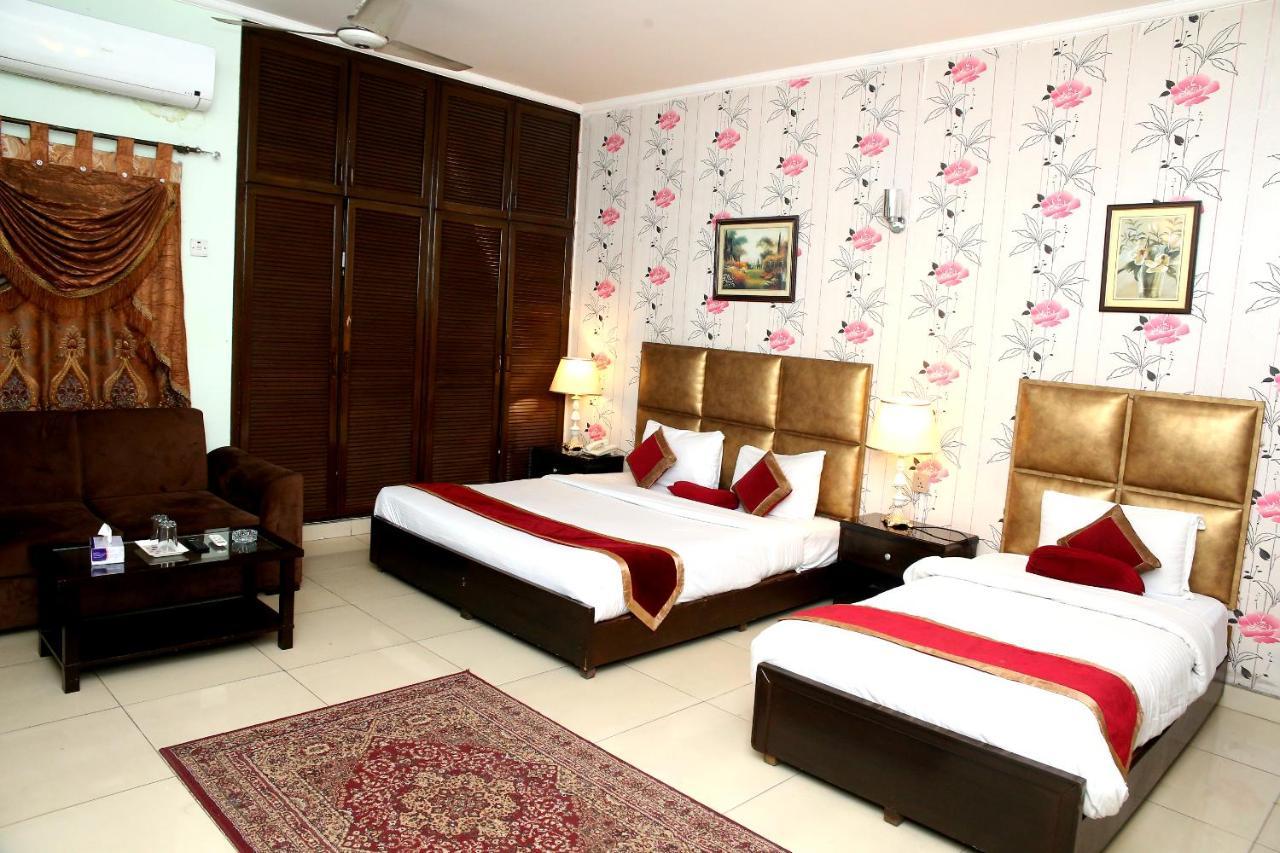 Premier Inn Mall Lahor Dış mekan fotoğraf